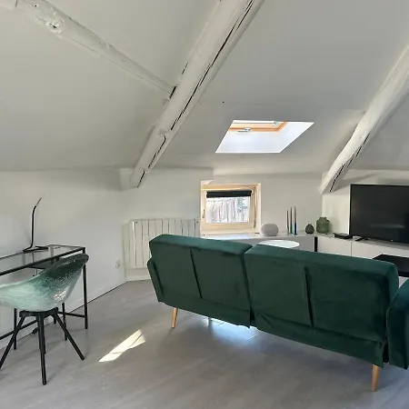 Le Petit Charles Hotel