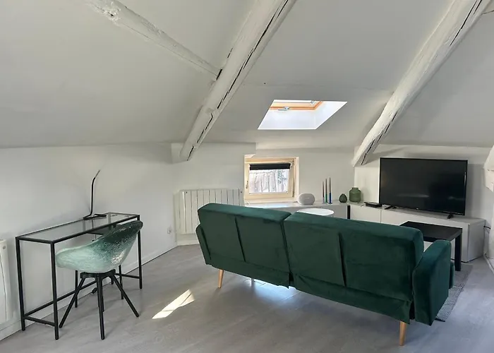 Le Petit Charles Hotel